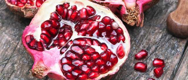 Video: How to Deseed a Pomegranate