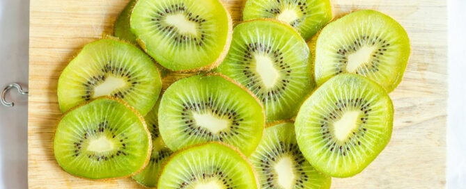 Video: How to Peel Kiwi